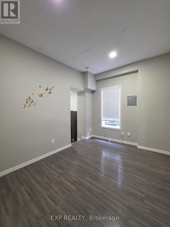 Property Photo:  70 Victoria Street South 3  ON L8N 2S7 