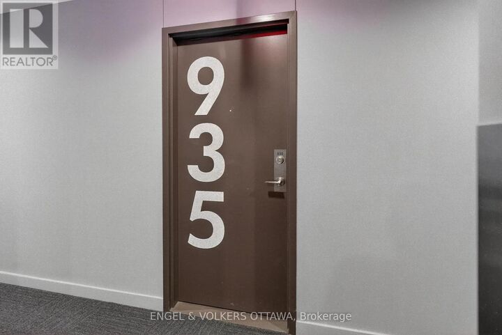 Property Photo: 340 McLeod Street 935 ON K2P 1A4