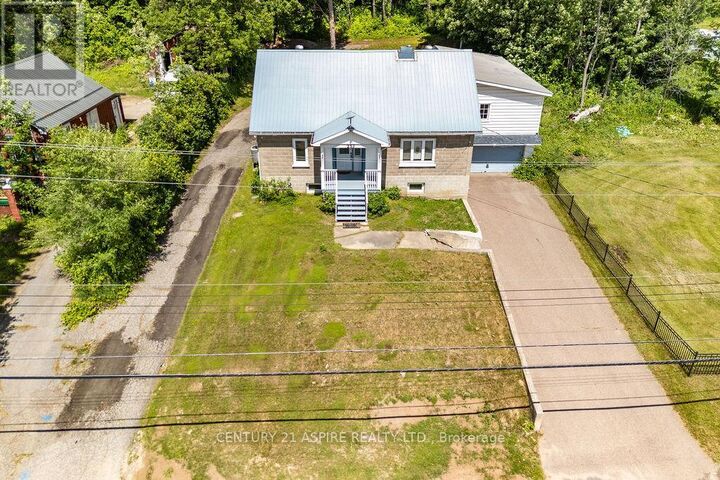 Property Photo:  237 Bonnechere Street West  ON K0J 1T0 