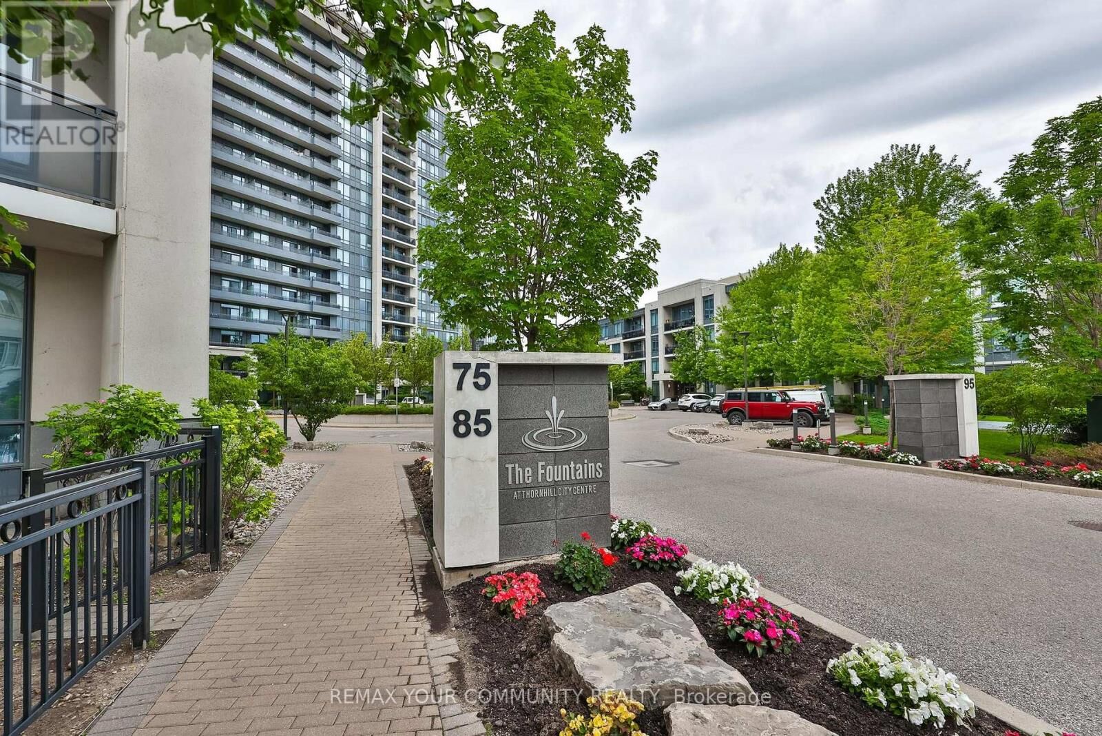 Property Photo:  75 North Park Road  ON L4J 0H8 