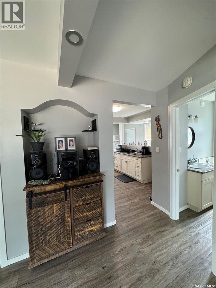 Property Photo: 962 109th Street SK S9A 2E2