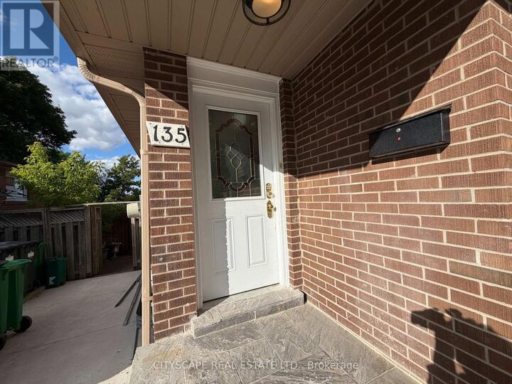 Property Photo: 135 Bonham Boulevard Upper ON L5M 1C8