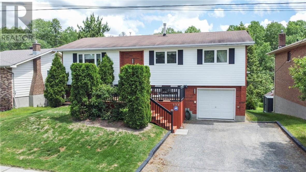 Property Photo:  523 Eastern Avenue  ON P3Y 1M9 