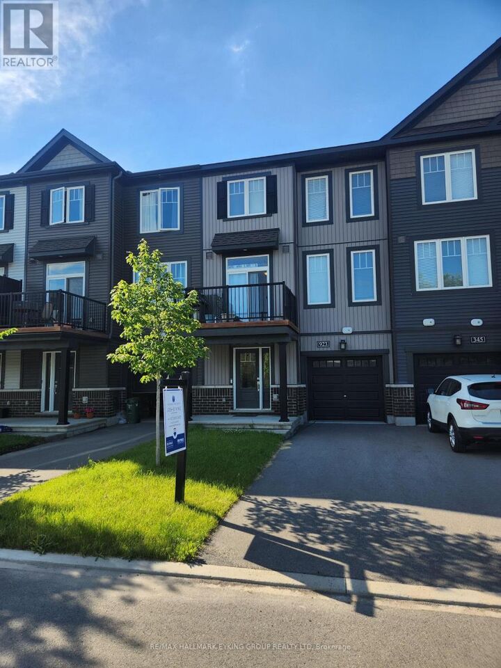 Property Photo:  923 Lixnaw Court  ON K2J 6Y3 