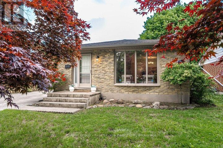 Property Photo:  488 Castlegrove Boulevard  ON N6G 1K8 