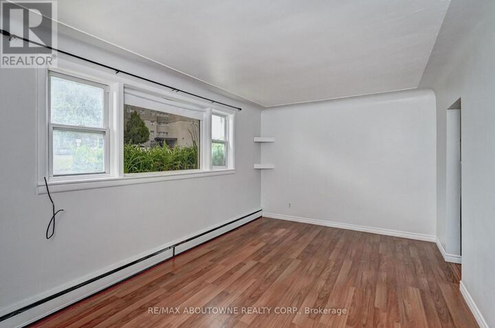 Property Photo:  1230 Queens Boulevard 0  ON N2M 1C3 
