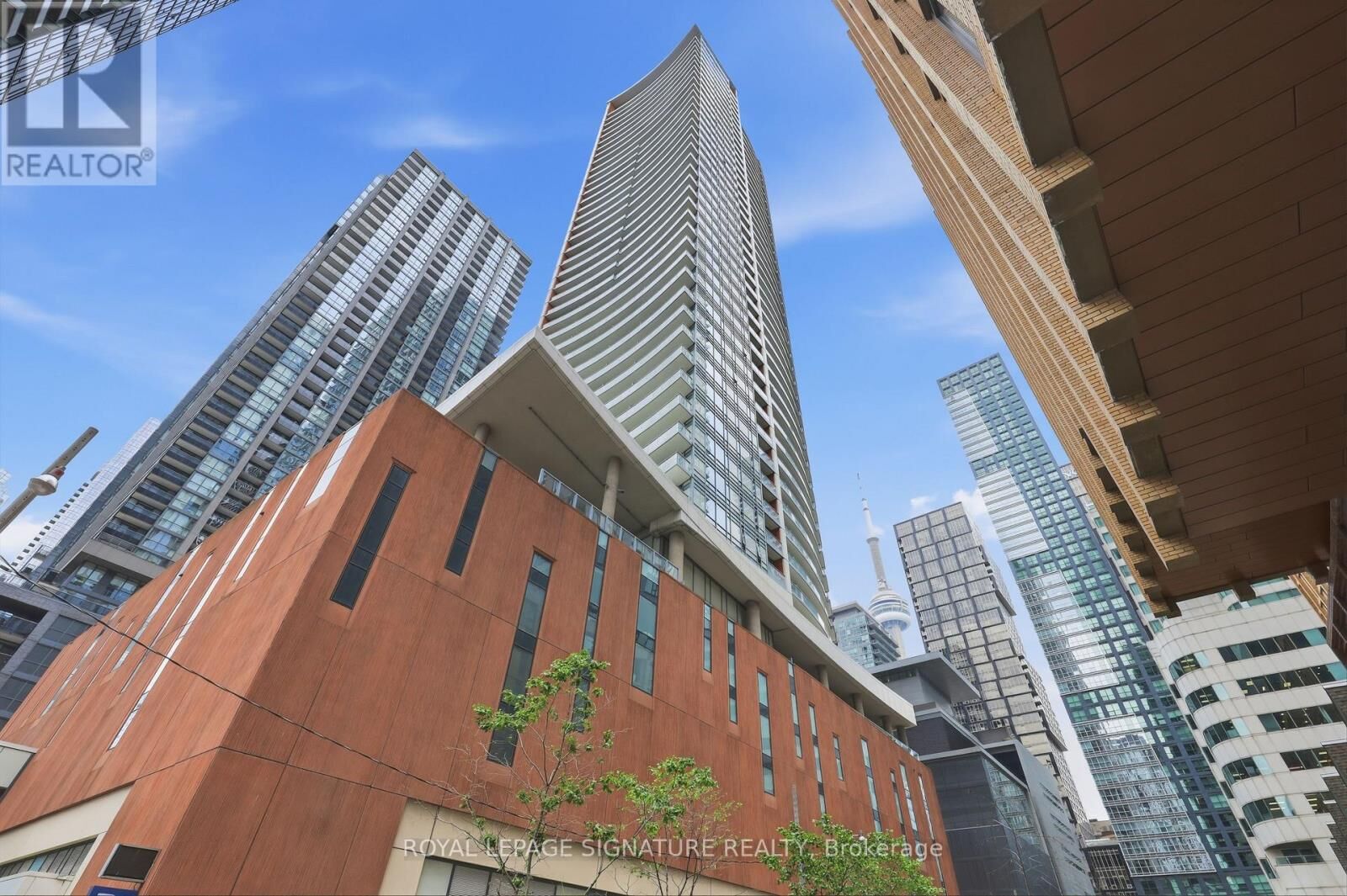 Property Photo:  21 Widmer Street 3801  ON M5V 0B8 