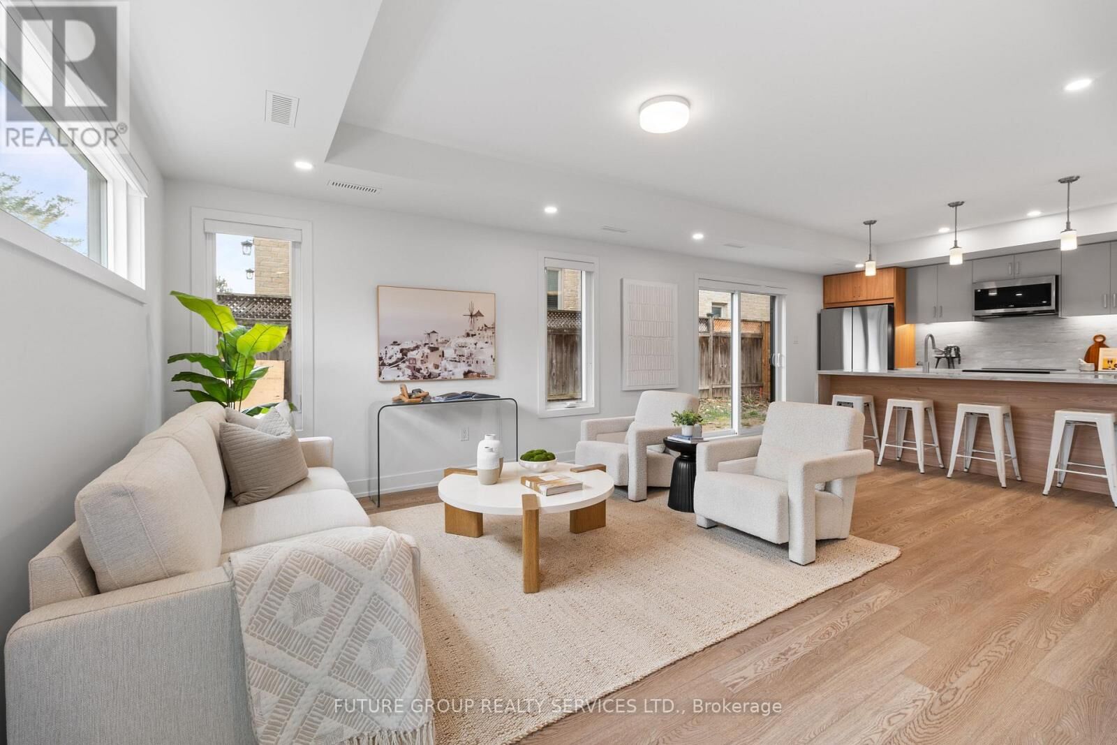 Property Photo:  34 Poplar Avenue Unit 5  ON M9B 3R4 