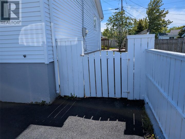 Property Photo:  4 Earhart Street  NL A1E 4C6 