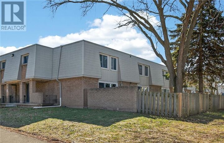 Property Photo:  17 Old Pine Trail 182  ON L2M 6P9 