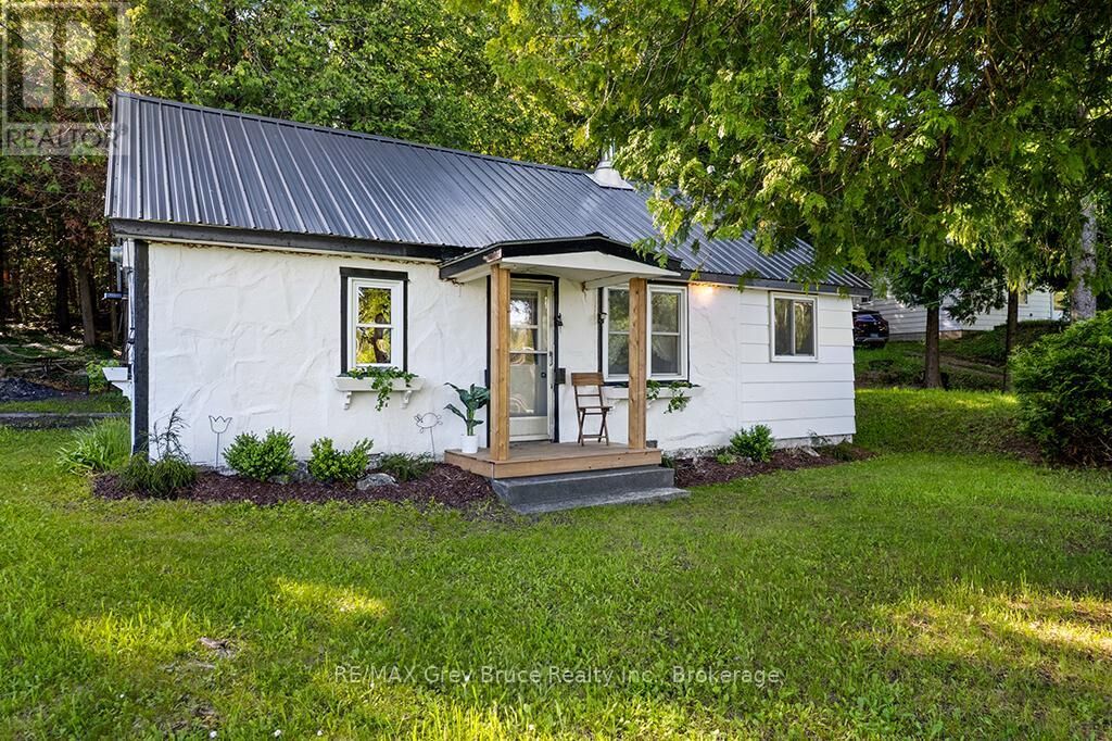 Property Photo:  609 Stokes Bay Road  ON N0H 2M0 