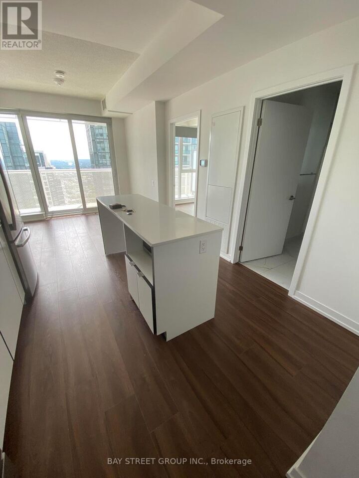 Property Photo:  4065 Confederation Parkway 3612  ON L5B 0G4 