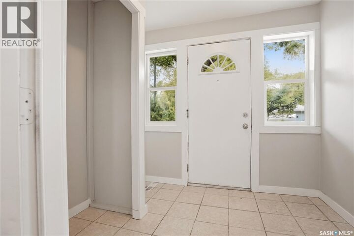 Property Photo: 211 N Avenue S SK S7M 2N1
