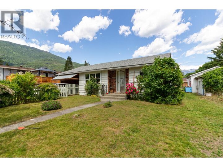 Property Photo: 238 B Avenue BC V0G 1M0