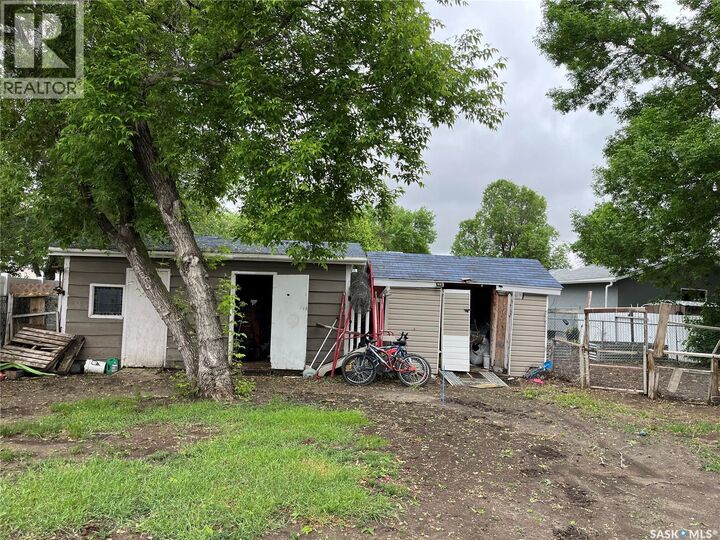 Property Photo:  103 Matheson Crescent  SK S4R 5C3 