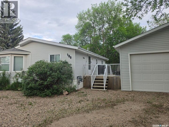 Property Photo: 180 10th Street SK S2V 1B1