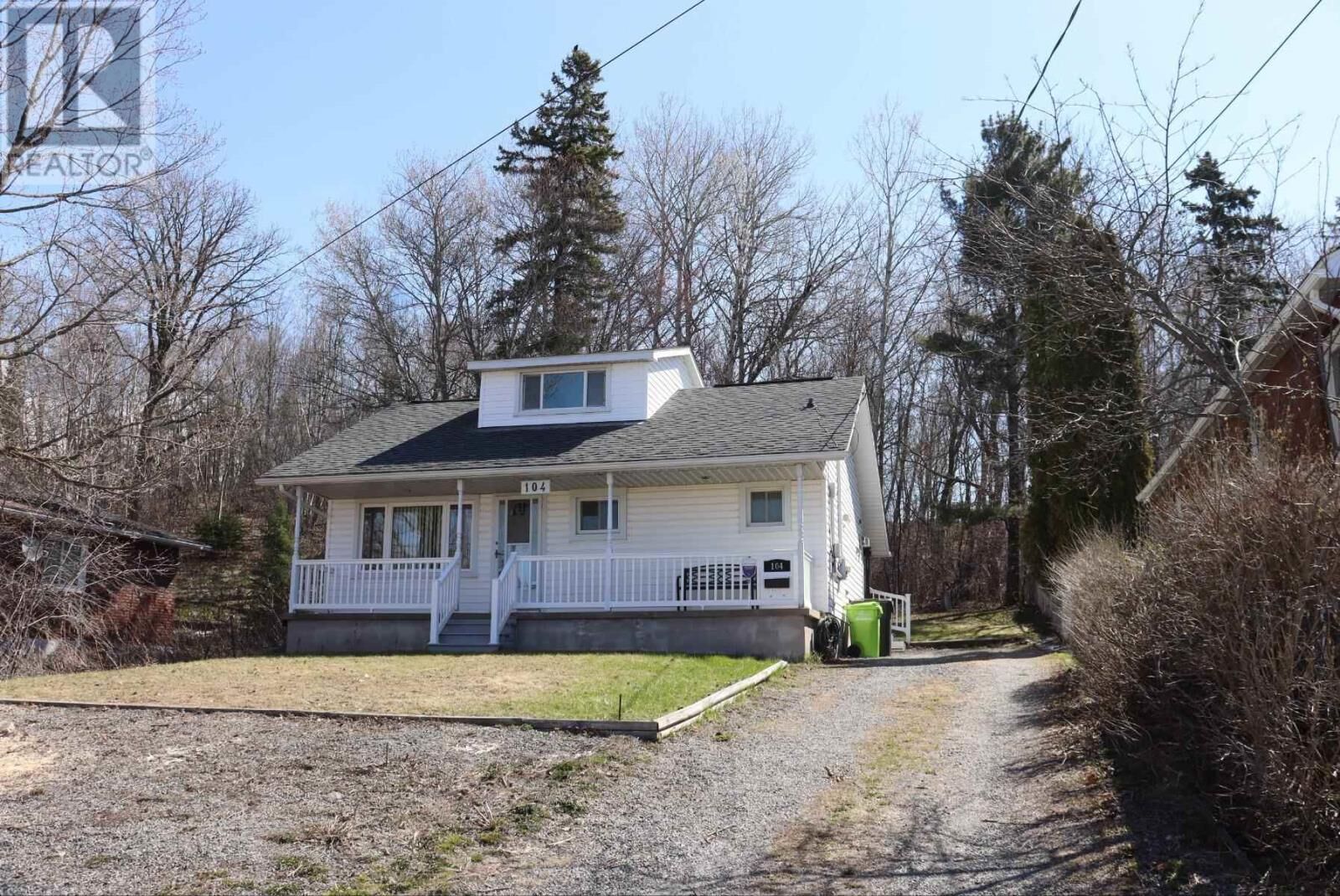 Photo de la propriété:  104 Birch St  ON P6B 2J6 