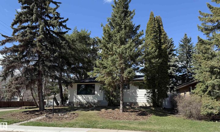 Property Photo:  899 Alder Avenue  AB T8A 1V4 