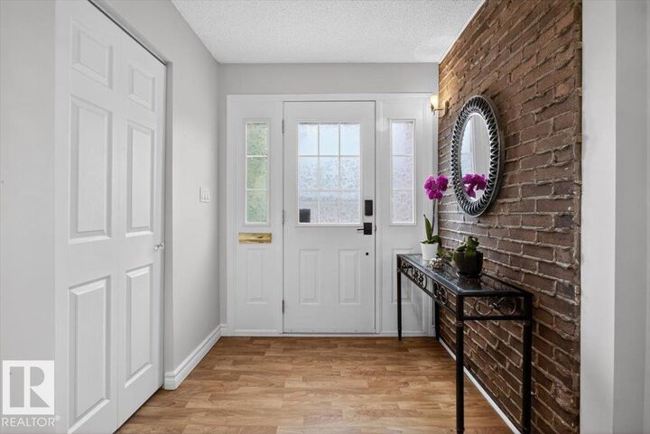 Property Photo:  2 Grandview Rg  AB T8N 1T3 