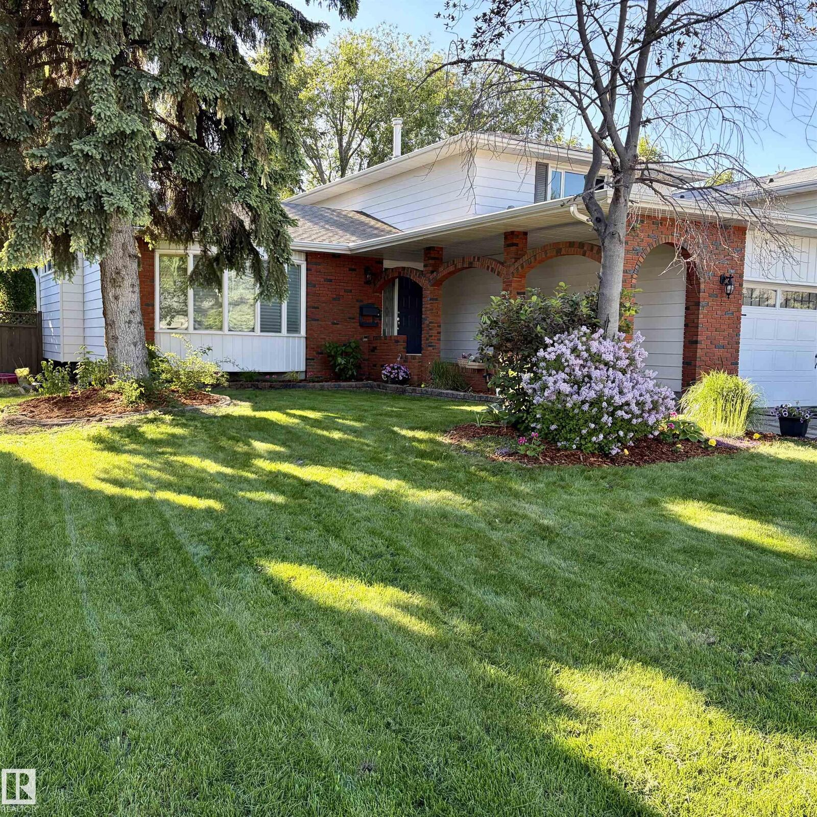 Property Photo:  155 Gariepy Crescent NW  AB T6M 1B5 