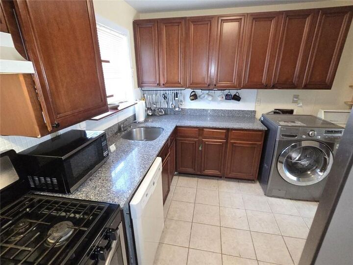 Property Photo:  5617 Kingsport Drive NE  GA 30342 