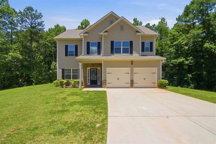 Property Photo: 206 Pincourt Loop GA 30223