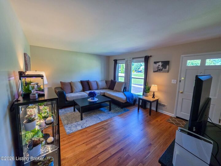 Property Photo: 9322 Fairground Rd KY 40291