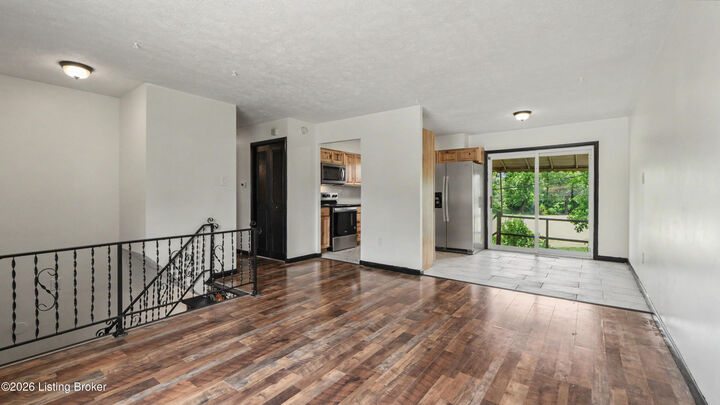 Property Photo: 619 Mockingbird Dr IN 47130