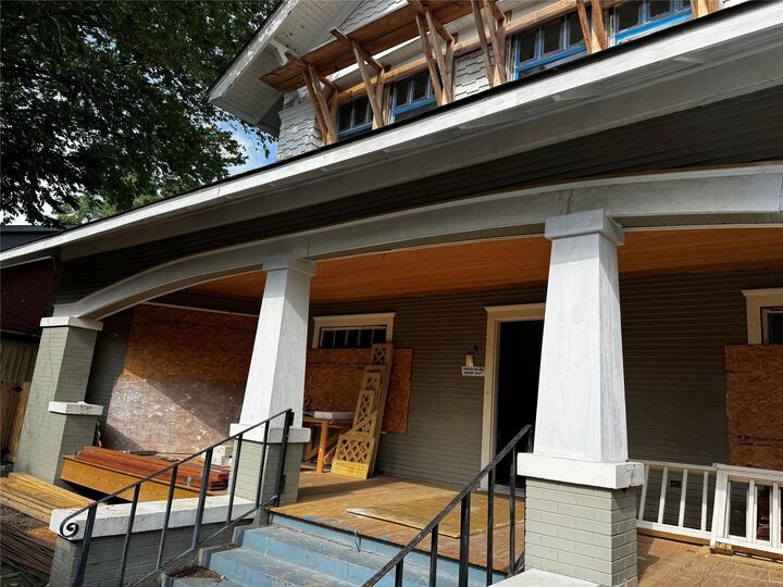 Property Photo:  2602 Whitney Street  TX 77006 