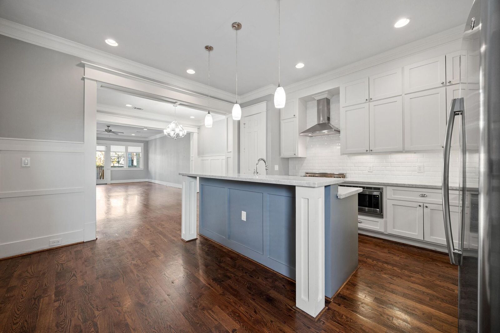 Property Photo: 519 E 28th Street TX 77008