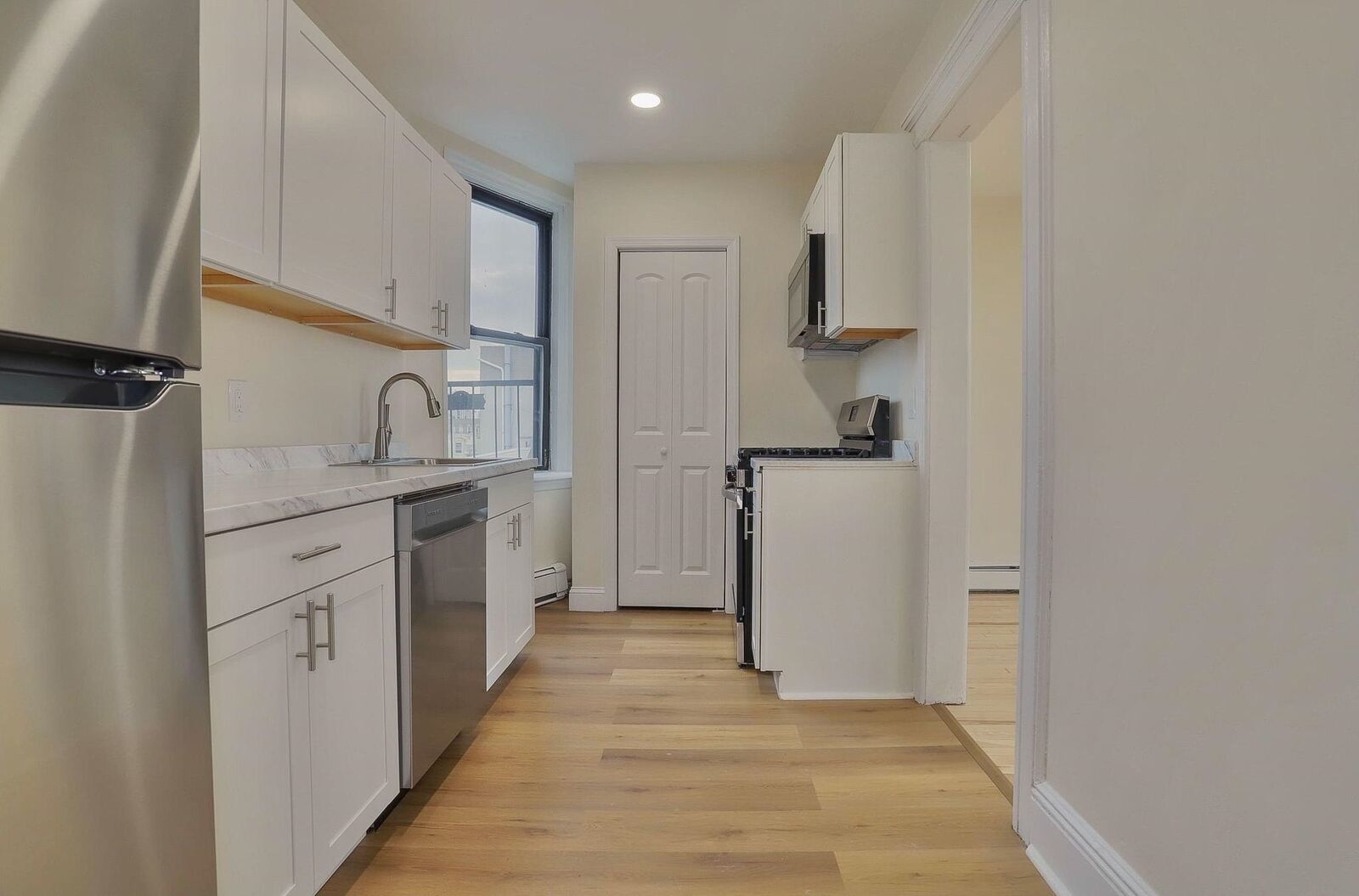 Property Photo:  327 8th St 7  NJ 07087 