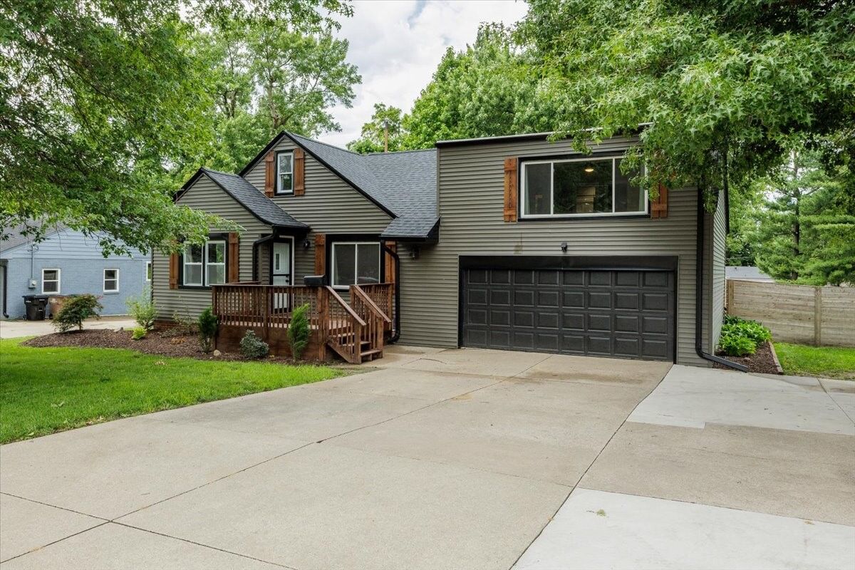 Property Photo: 1244 70th Street IA 50324