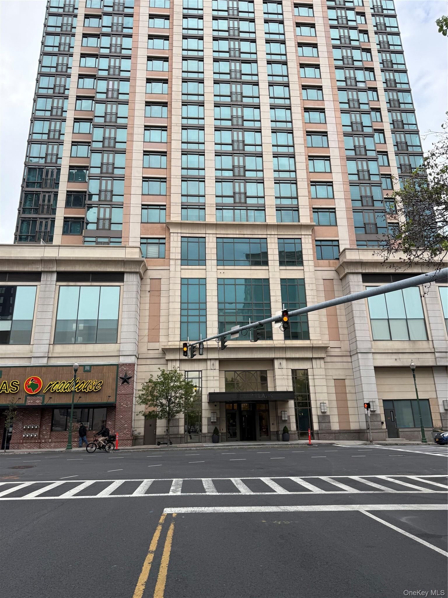 Property Photo: 175 Huguenot Street 2205 NY 10801