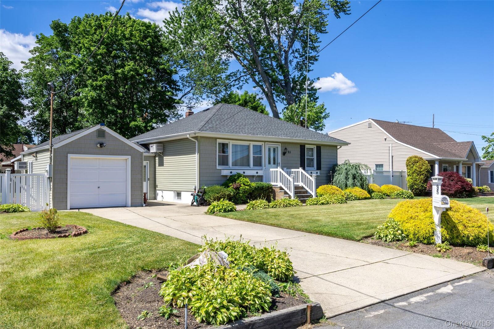 Property Photo:  95 Laurel Road  NY 11757 