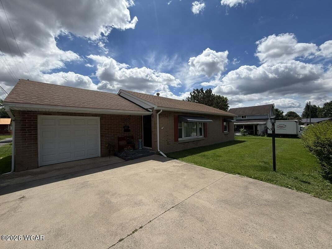 Property Photo: 212 N Barron Street OH 43326