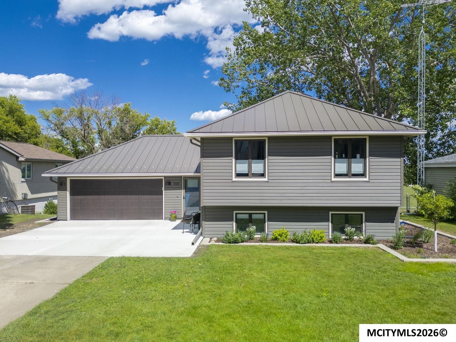 Property Photo:  908 S 15th St  IA 50428 