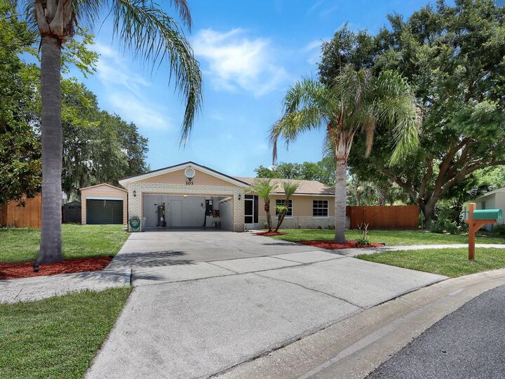 Property Photo: 203 Sweetgum FL 32708