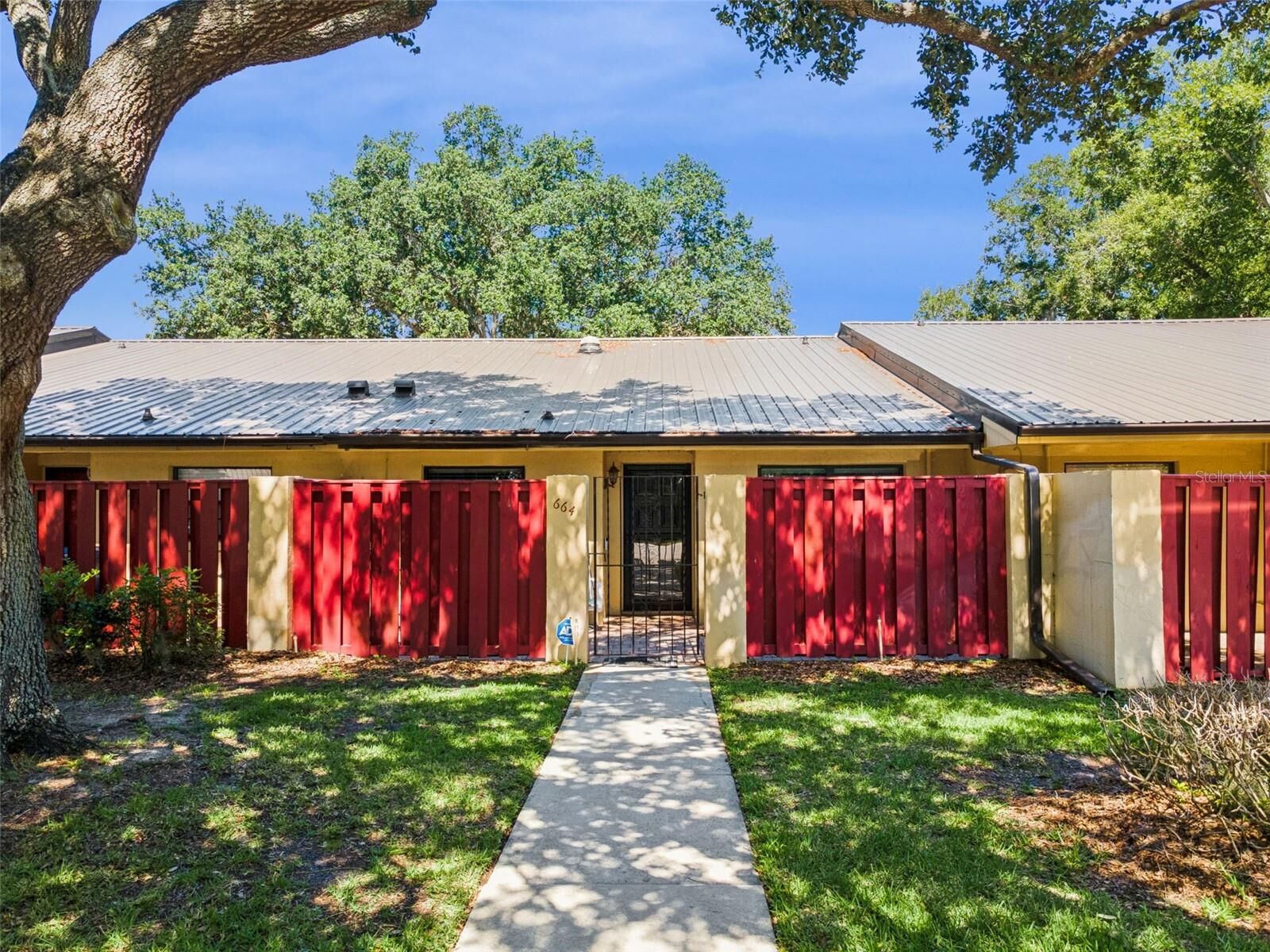 Property Photo:  664 Clubhouse Road  FL 33884 