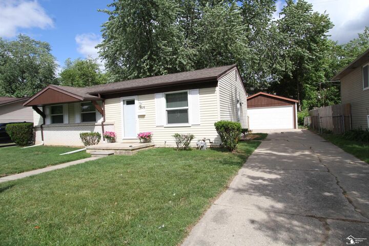 Property Photo:  626 John Rolfe Drive  MI 48162 