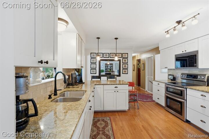 Property Photo:  38630 Meeting House Lane  MI 48154 1144 
