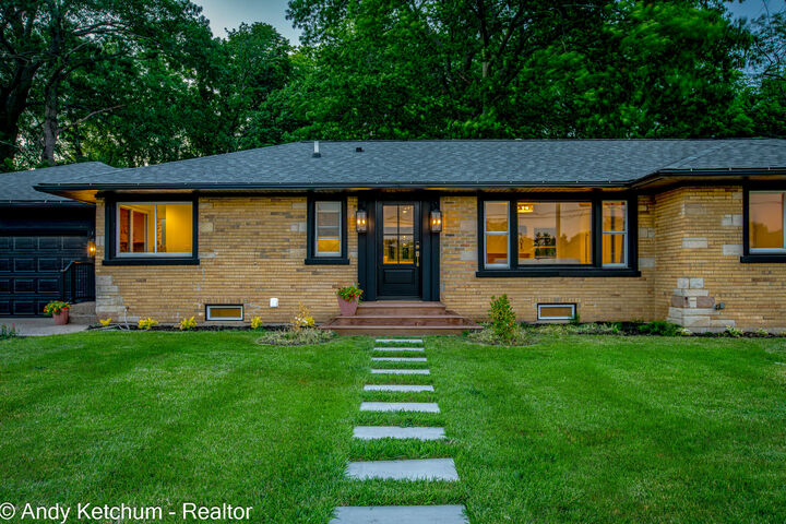 Property Photo: 315 W 40th Street MI 49423