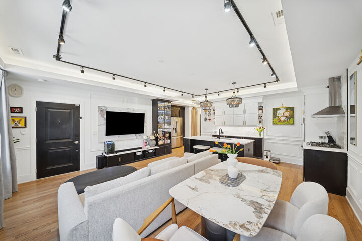 Property Photo:  3105 S Giles Avenue 1S  IL 60616 