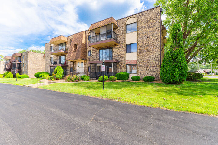 Property Photo:  4959 134th Place 1A  IL 60418 