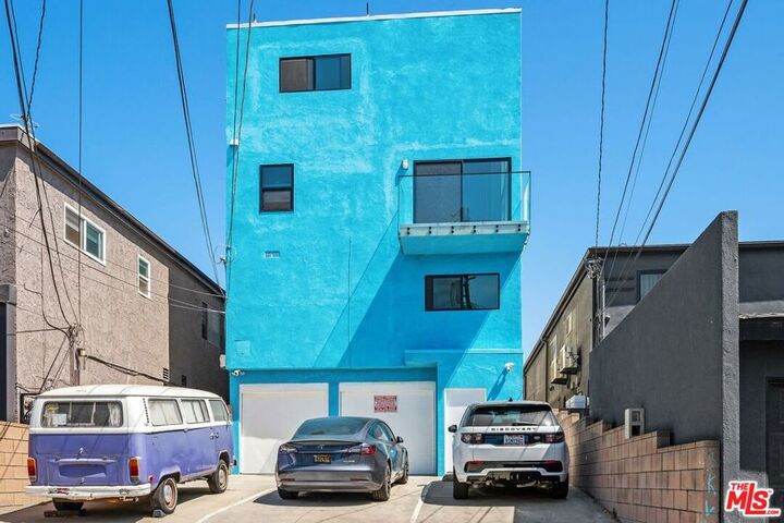 Property Photo: 19 Sunset Avenue 3 CA 90291