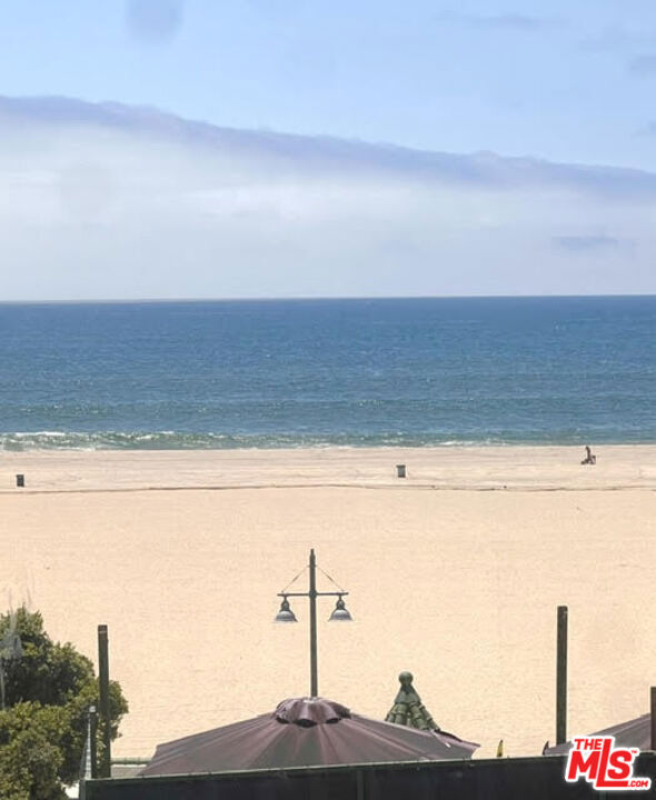 Property Photo: 19 Sunset Avenue 3 CA 90291
