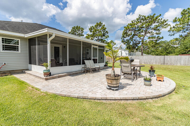 Property Photo: 8270 Molina Street FL 32566