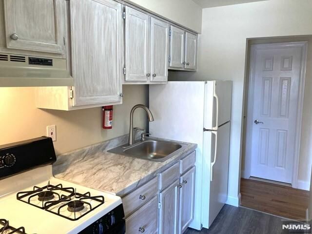 Property Photo:  402 Washington Drive 402  NJ 07446 