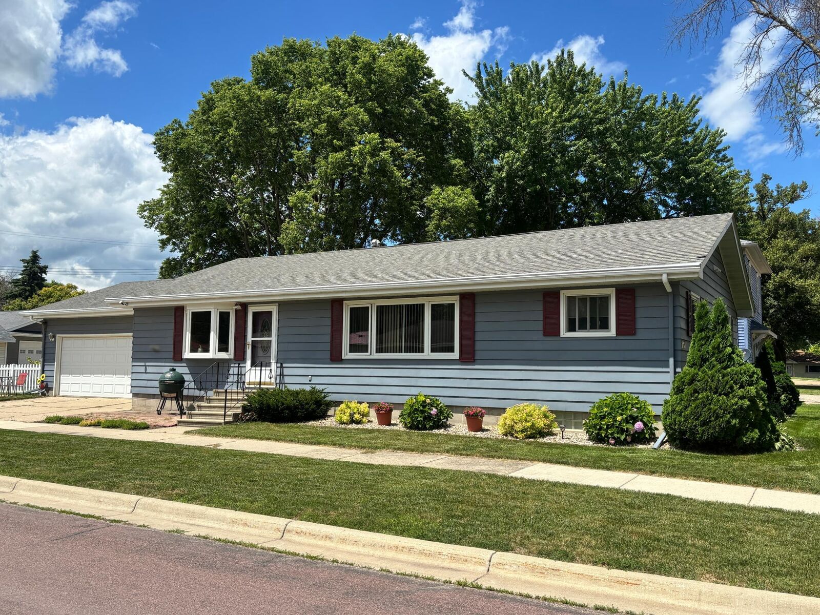 Property Photo:  1101 N North Avenue  MN 56031 