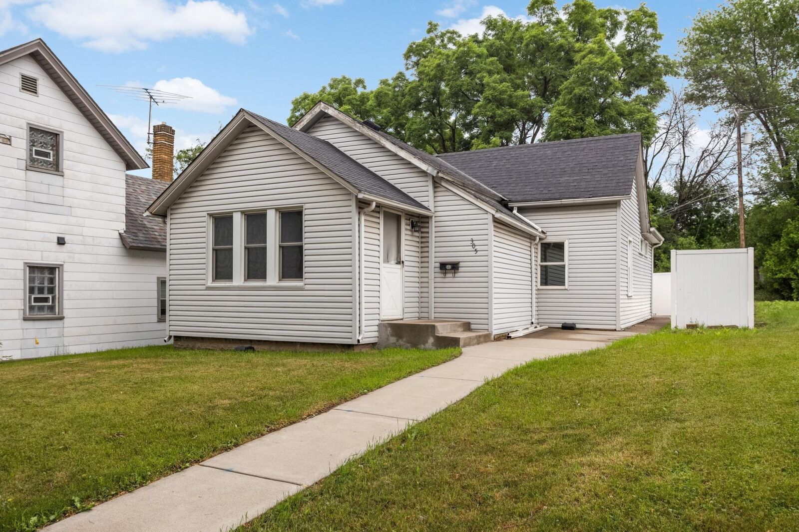 Property Photo: 305 Lawson Avenue E MN 55130