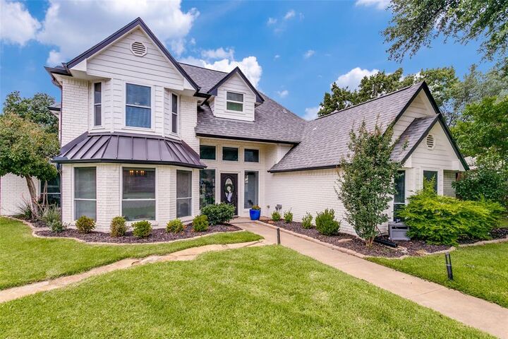 Property Photo: 5 Rushing Creek Court TX 76262